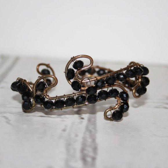Beautiful gold wire and black beaded cuff bracelet one size - Picture 1 of 3